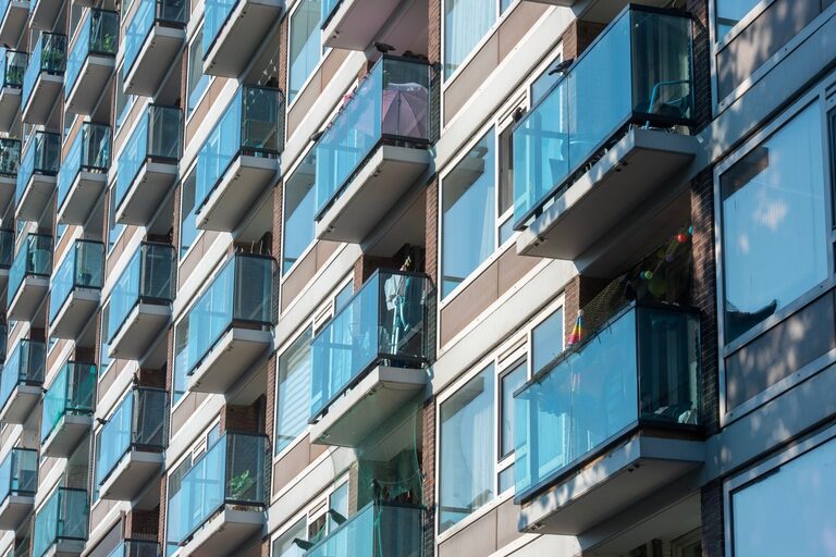 Cum amenajezi un balcon mic pentru relaxare